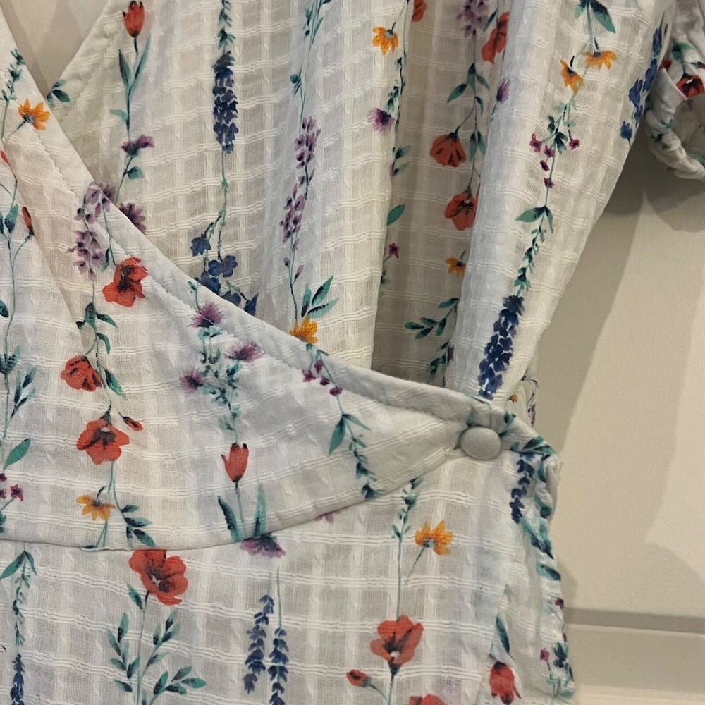 LC Lauren Conrad Dress XL Wrap White Multi Floral Ruffle Hem Puff Sleeve Cottage - Picture 5 of 8